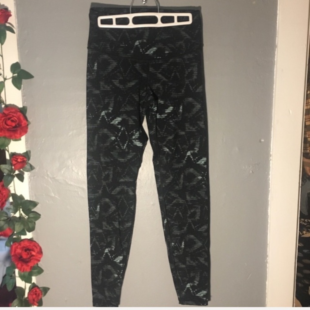 OLD NAVY COMPRESSION LEGGINGS